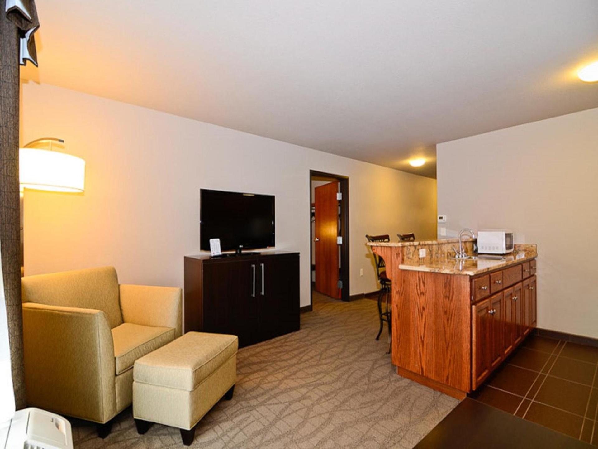 Astoria Hotel & Event Center photo 10