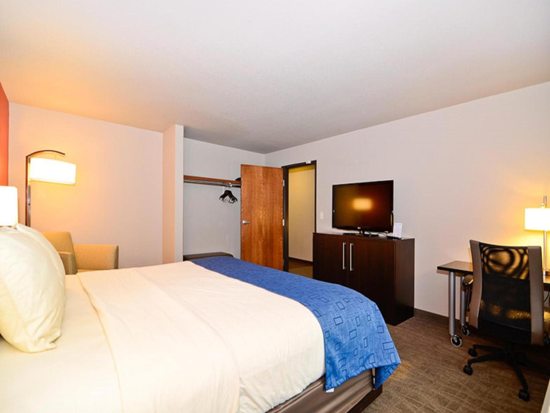 Astoria Hotel & Event Center photo 11