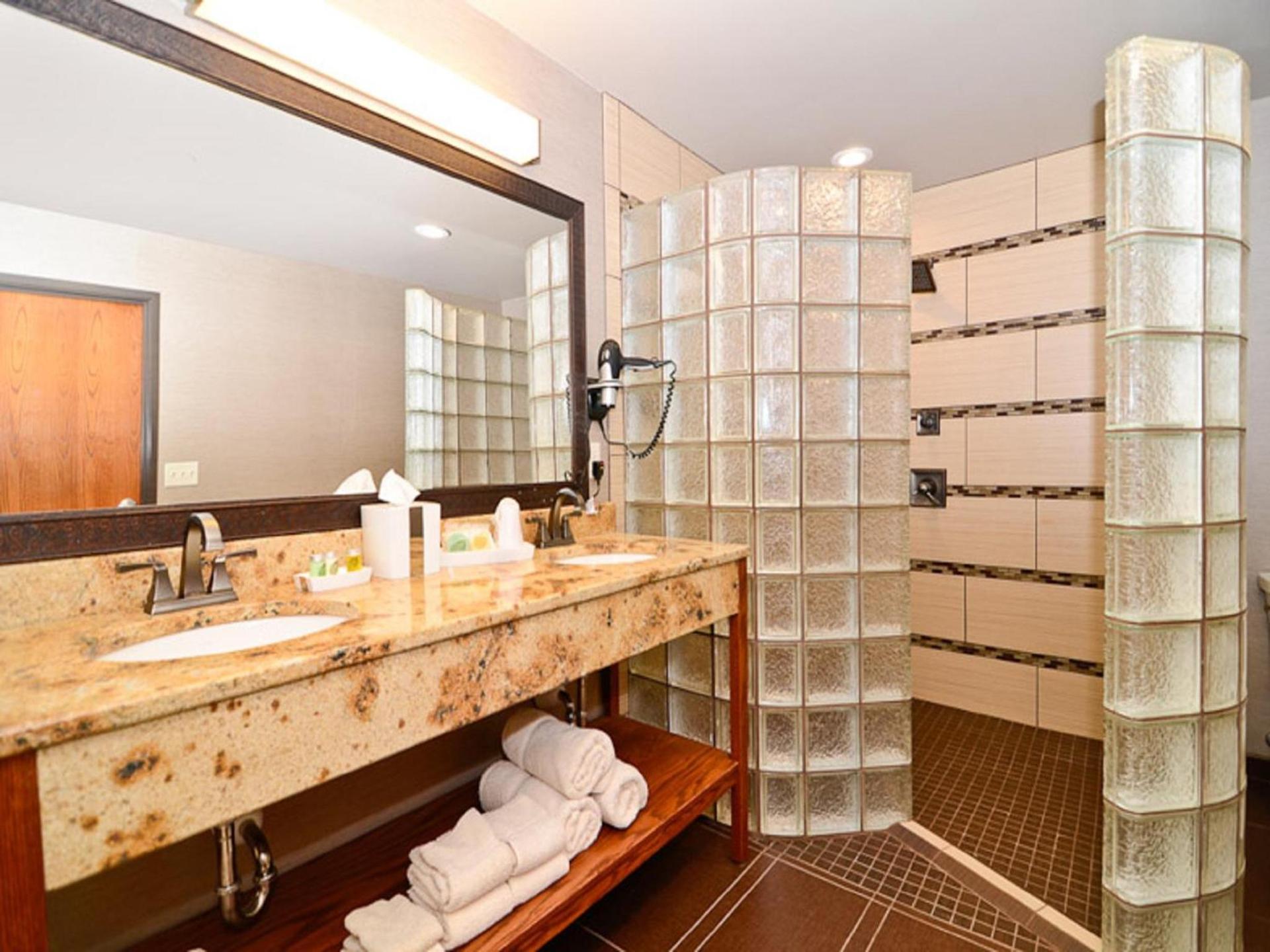 Astoria Hotel & Event Center photo 15