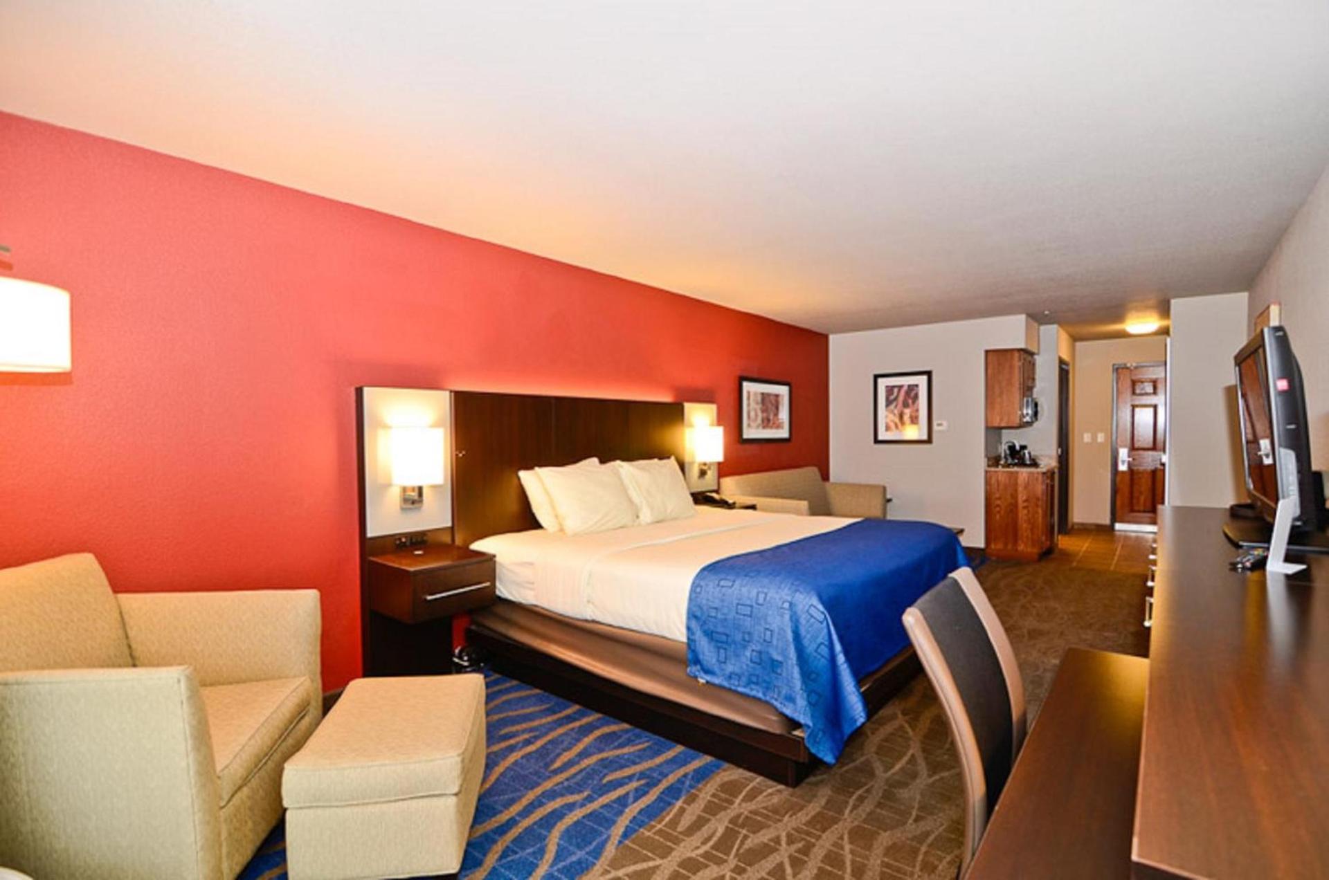 Astoria Hotel & Event Center photo 18