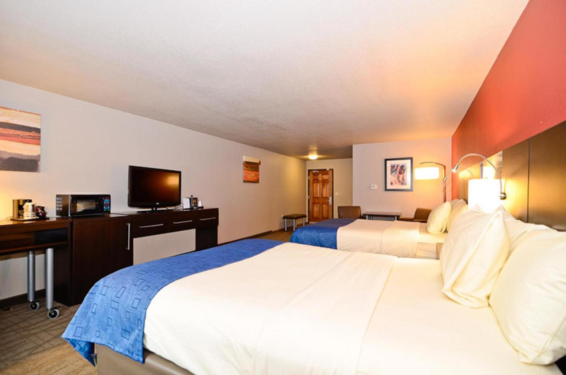 Astoria Hotel & Event Center photo 22