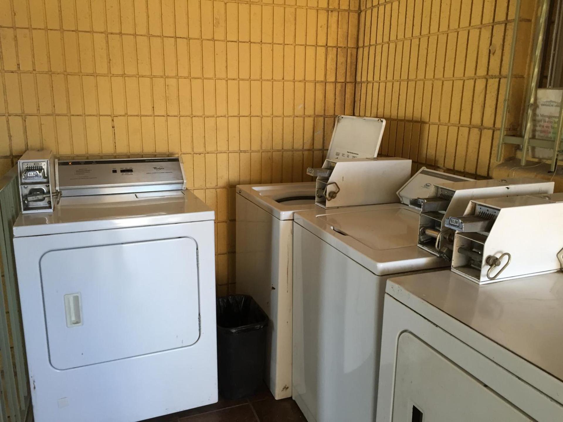 Townhouse Inn and Suites photo 95