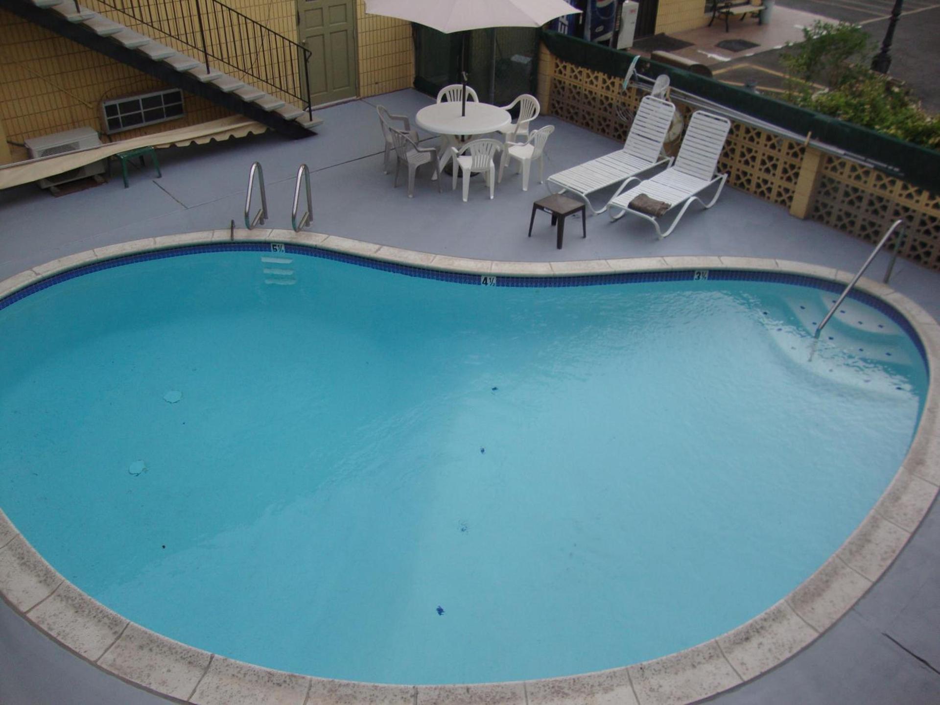 Townhouse Inn and Suites photo 96