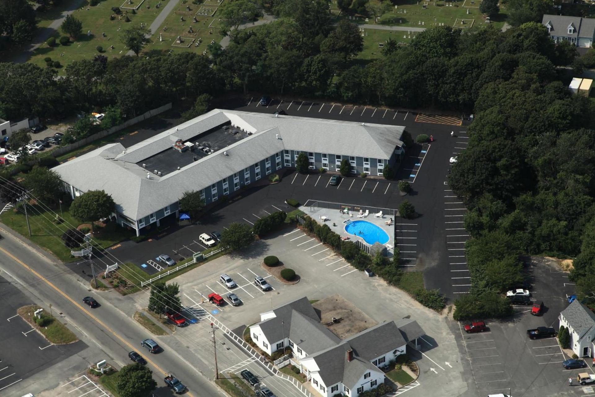 Ambassador Inn and Suites photo 16