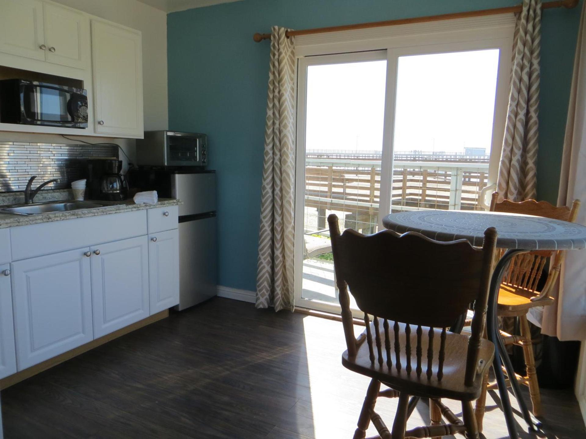 Dolphin Cove Motel photo 38