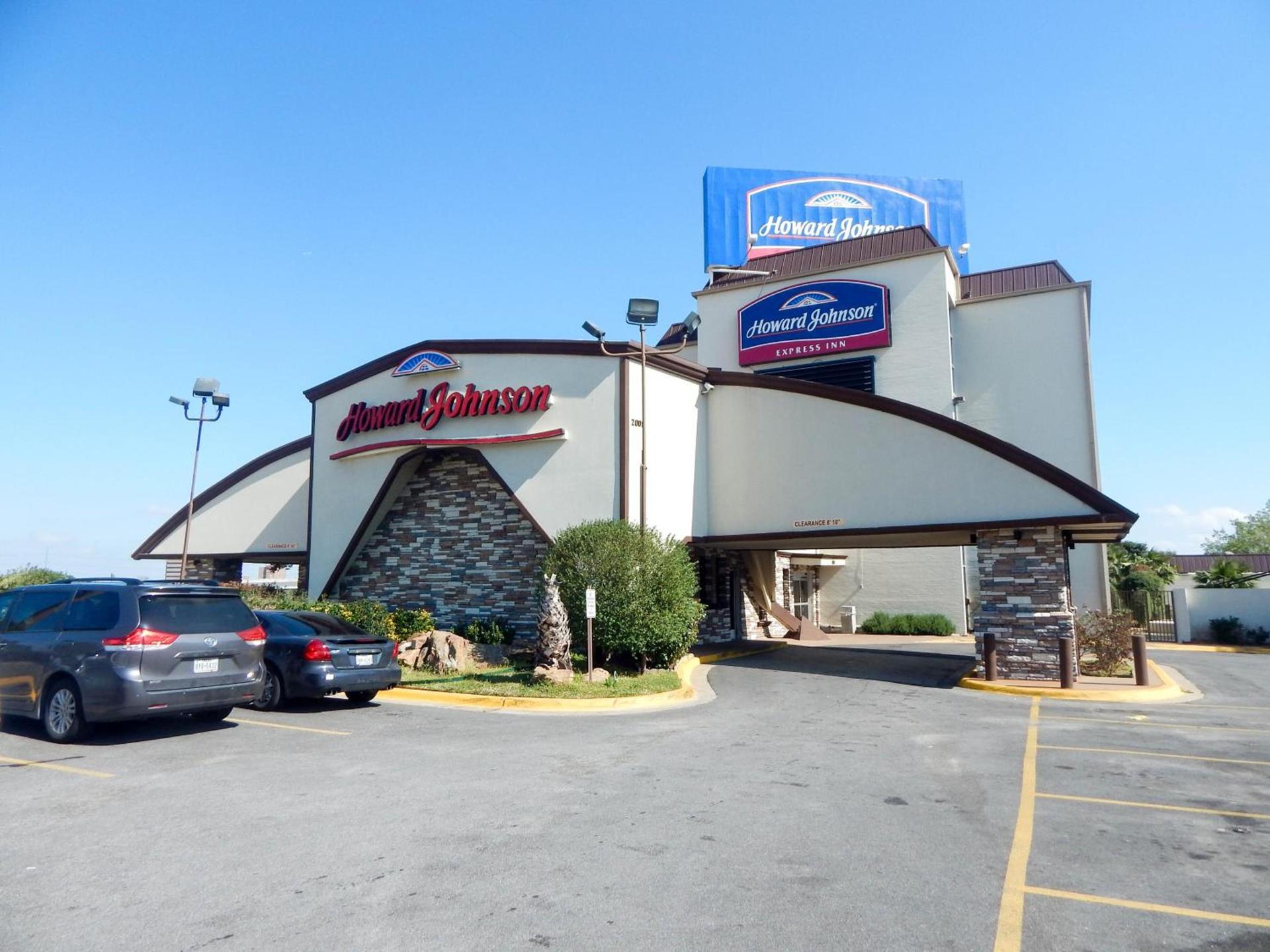 Howard Johnson by Wyndham Arlington Ballpark / Six Flags photo 23
