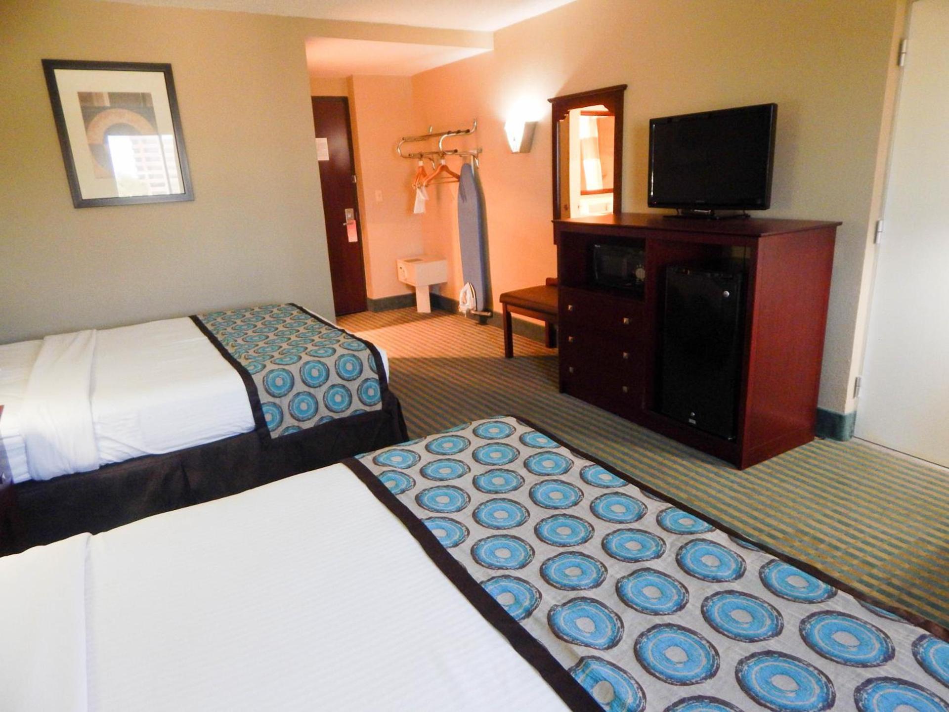 Howard Johnson by Wyndham Arlington Ballpark / Six Flags photo 33