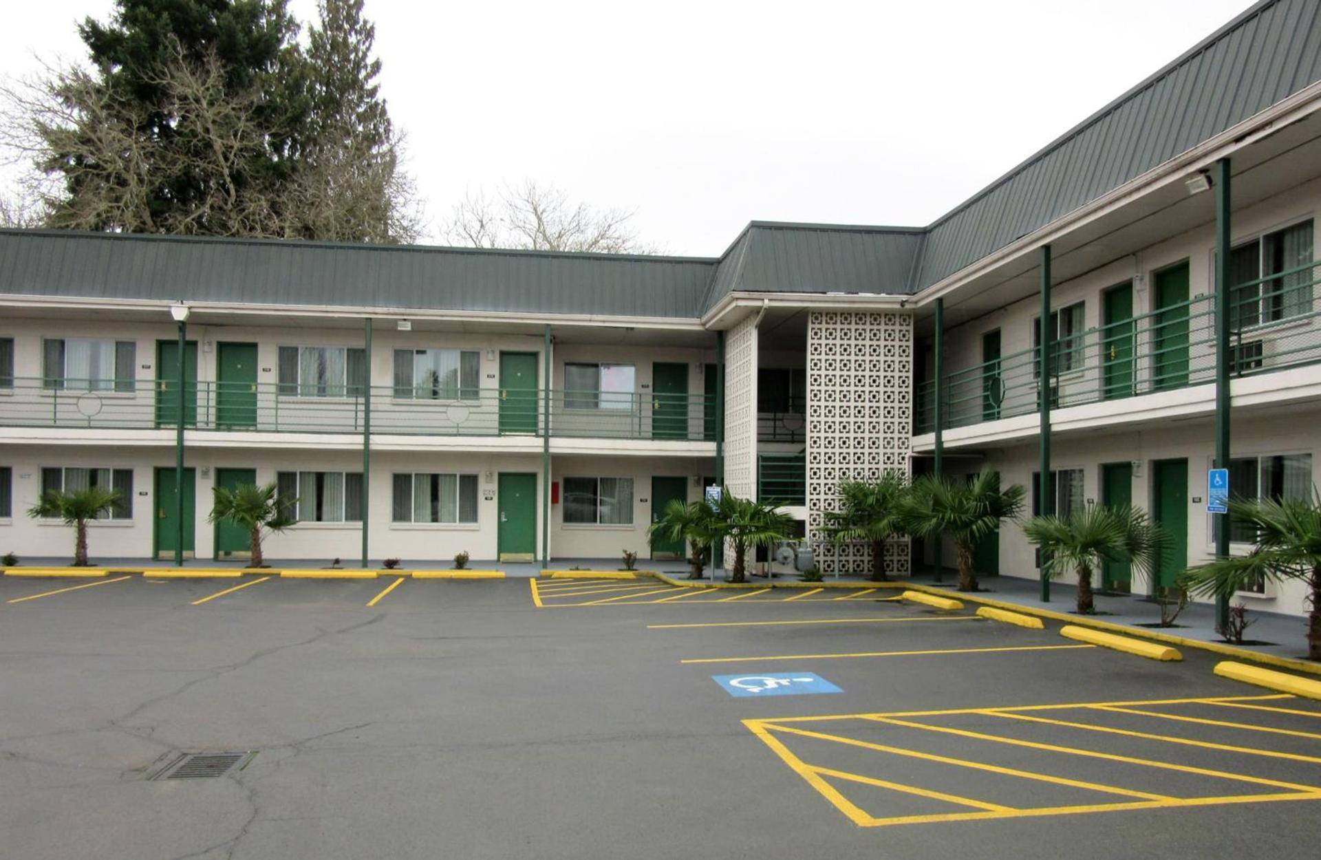 Knights Inn Salem photo 18