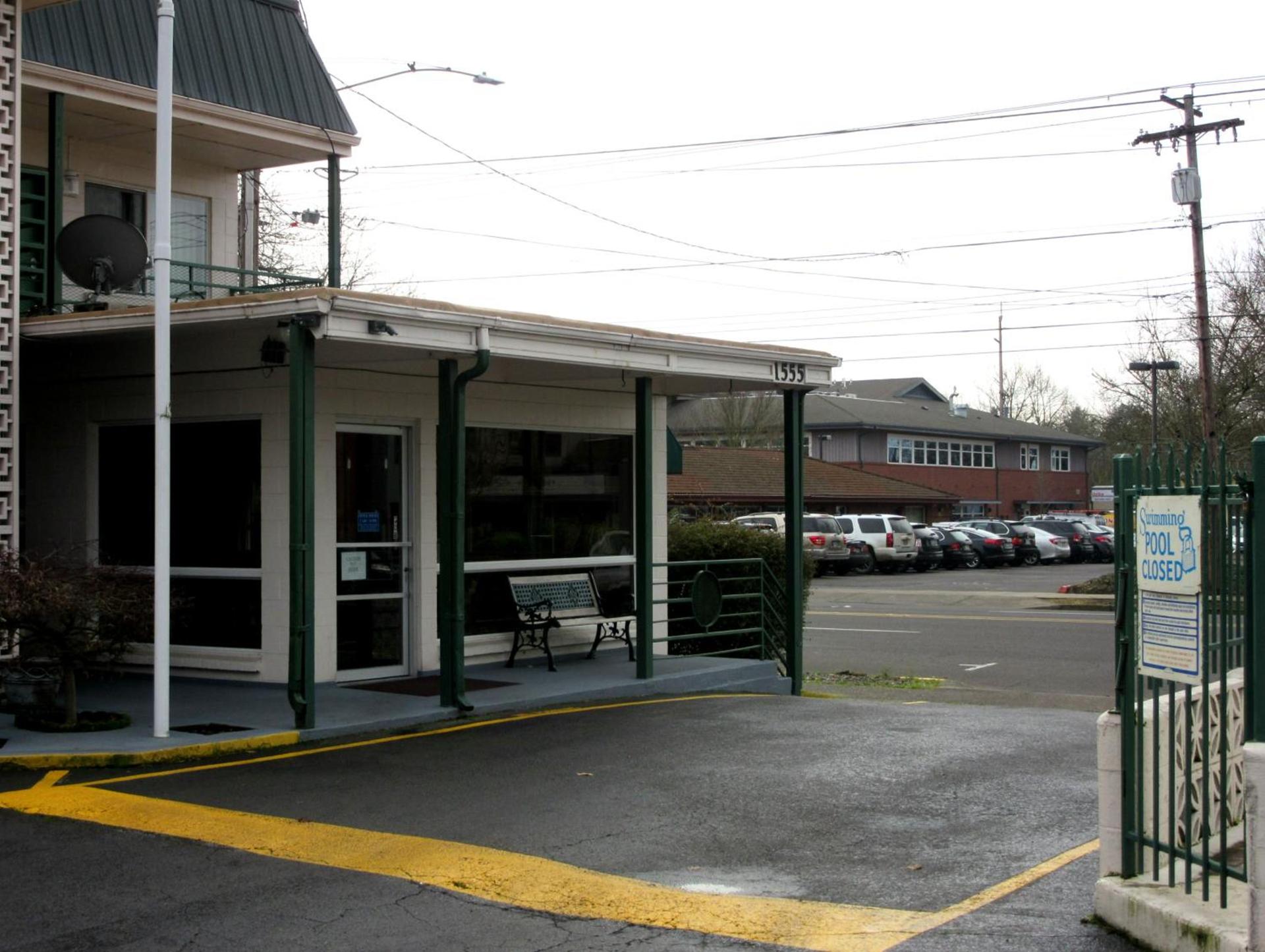 Knights Inn Salem photo 20