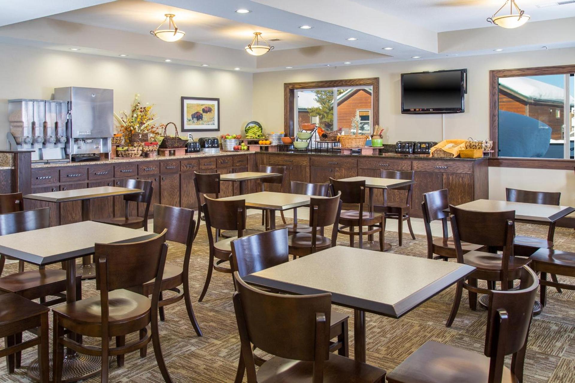 Gray Wolf Inn & Suites photo 23