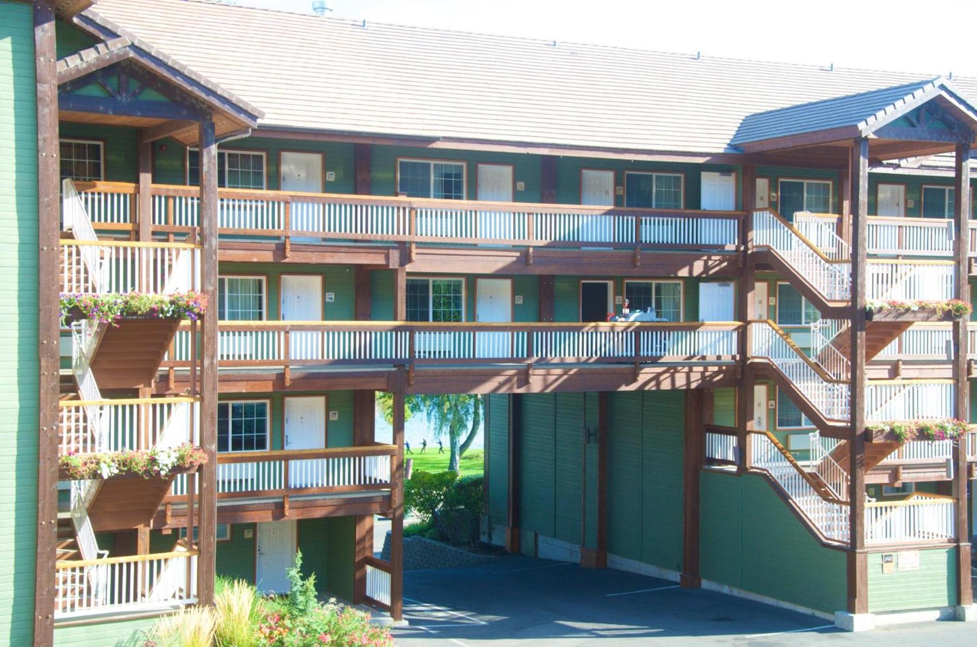 Lakeside Lodge and Suites photo 45
