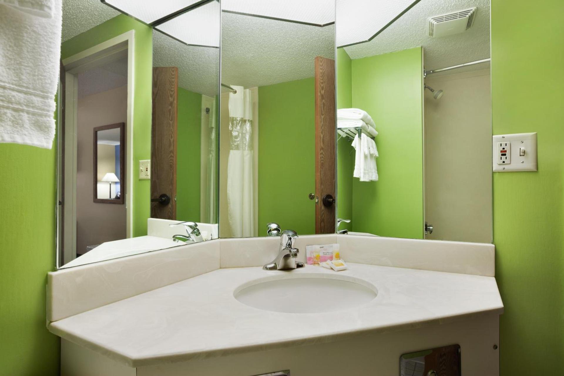 Days Inn by Wyndham Fargo - West Acres photo 20