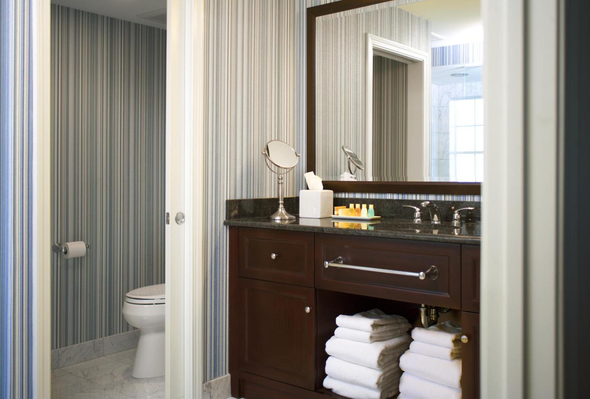 Newport Beach Hotel & Suites photo 25