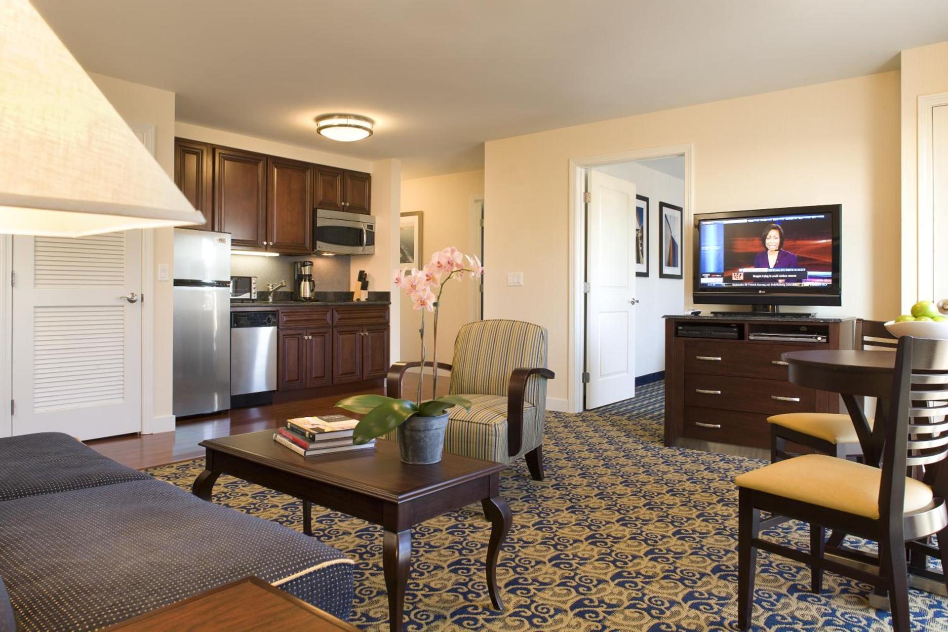 Newport Beach Hotel & Suites photo 7
