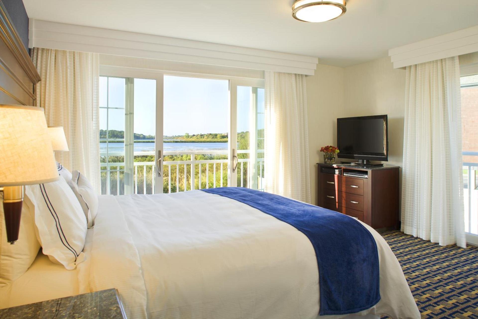 Newport Beach Hotel & Suites photo 17