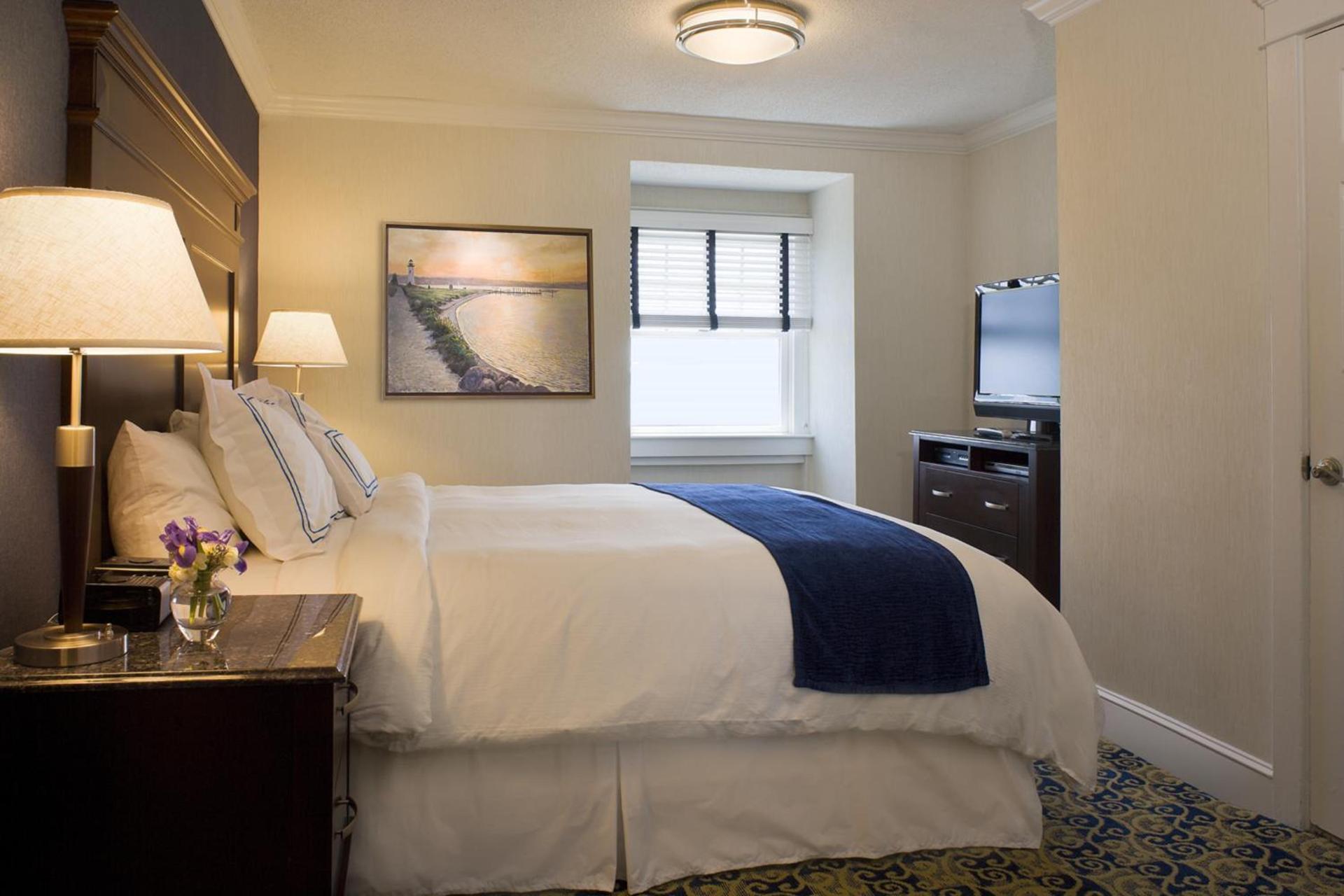 Newport Beach Hotel & Suites photo 36