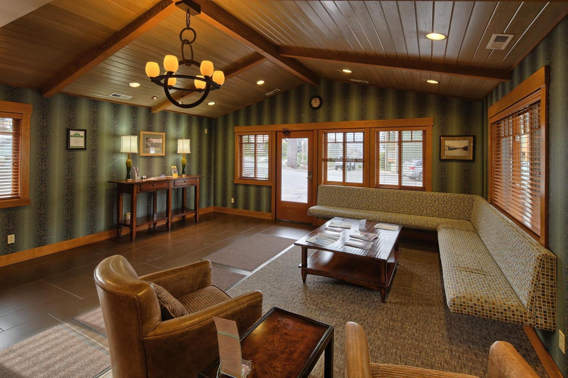 Lakeside Lodge and Suites photo 56