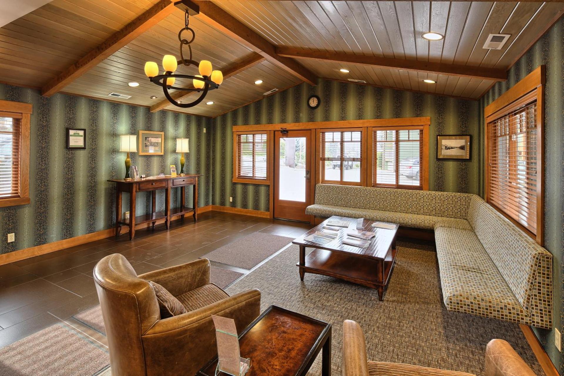 Lakeside Lodge and Suites photo 58