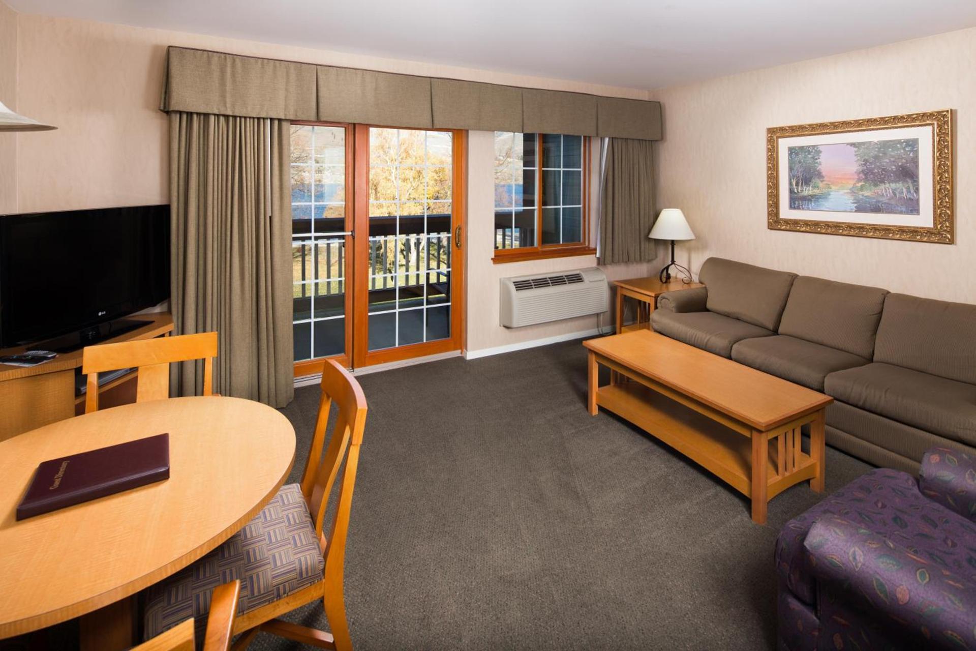 Lakeside Lodge and Suites photo 53