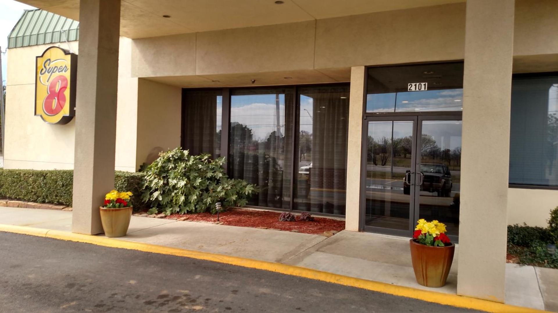 Super 8 by Wyndham Atoka photo 37