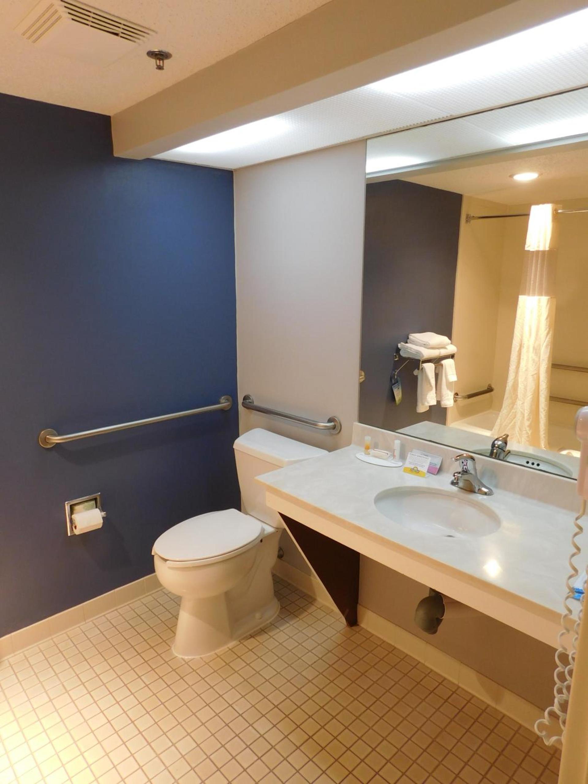 Days Inn by Wyndham Fargo - West Acres photo 25