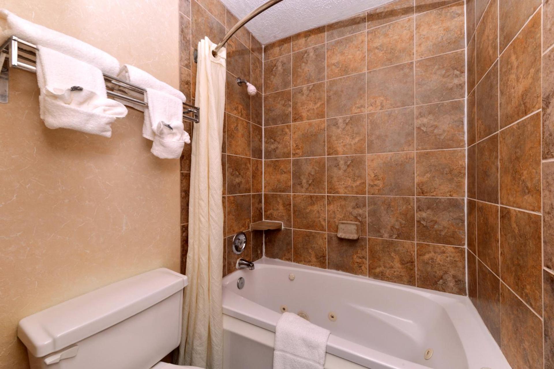 Quality Inn & Suites Fayetteville I-95 photo 63