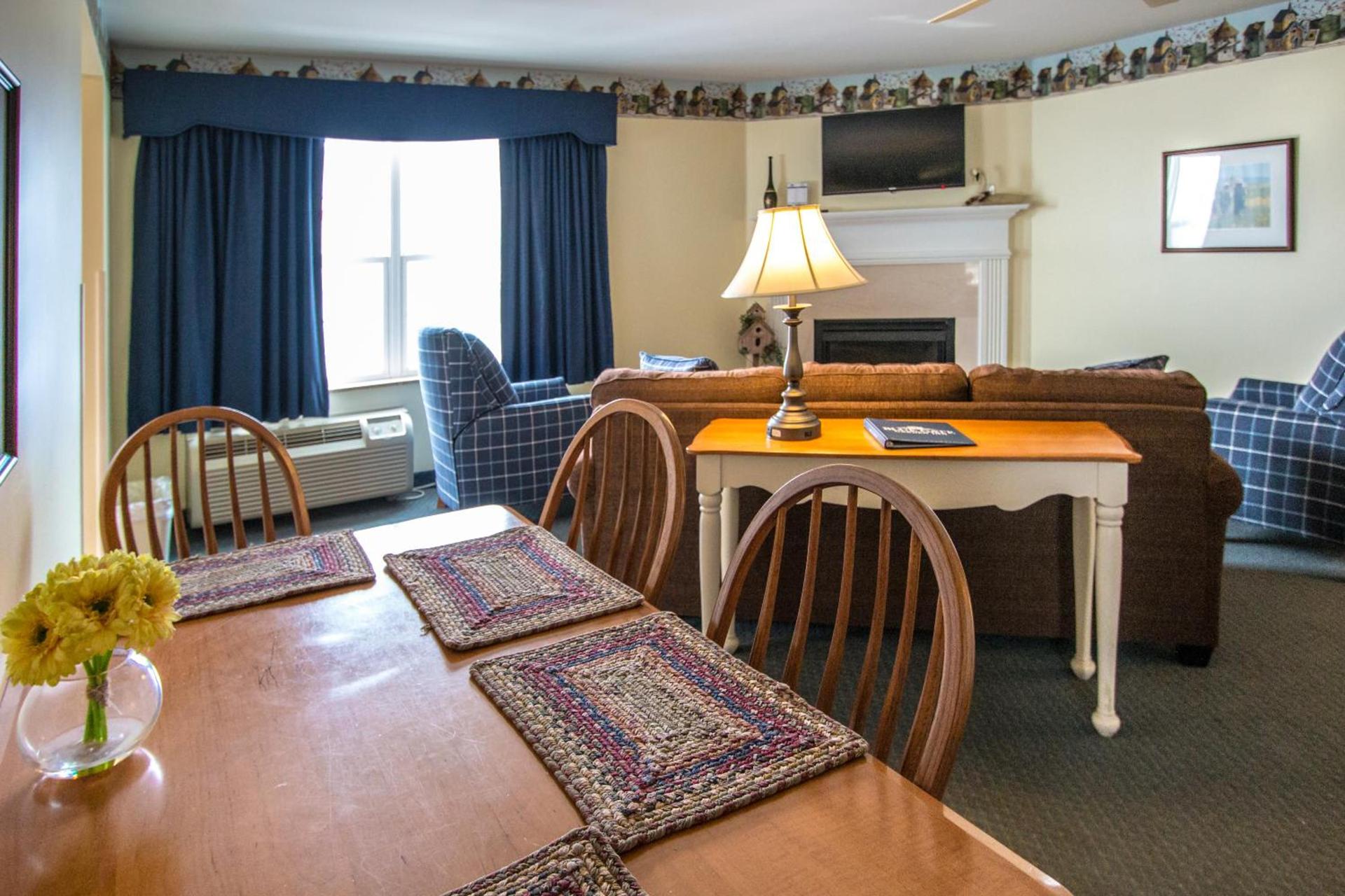 Blue Gate Garden Inn photo 24