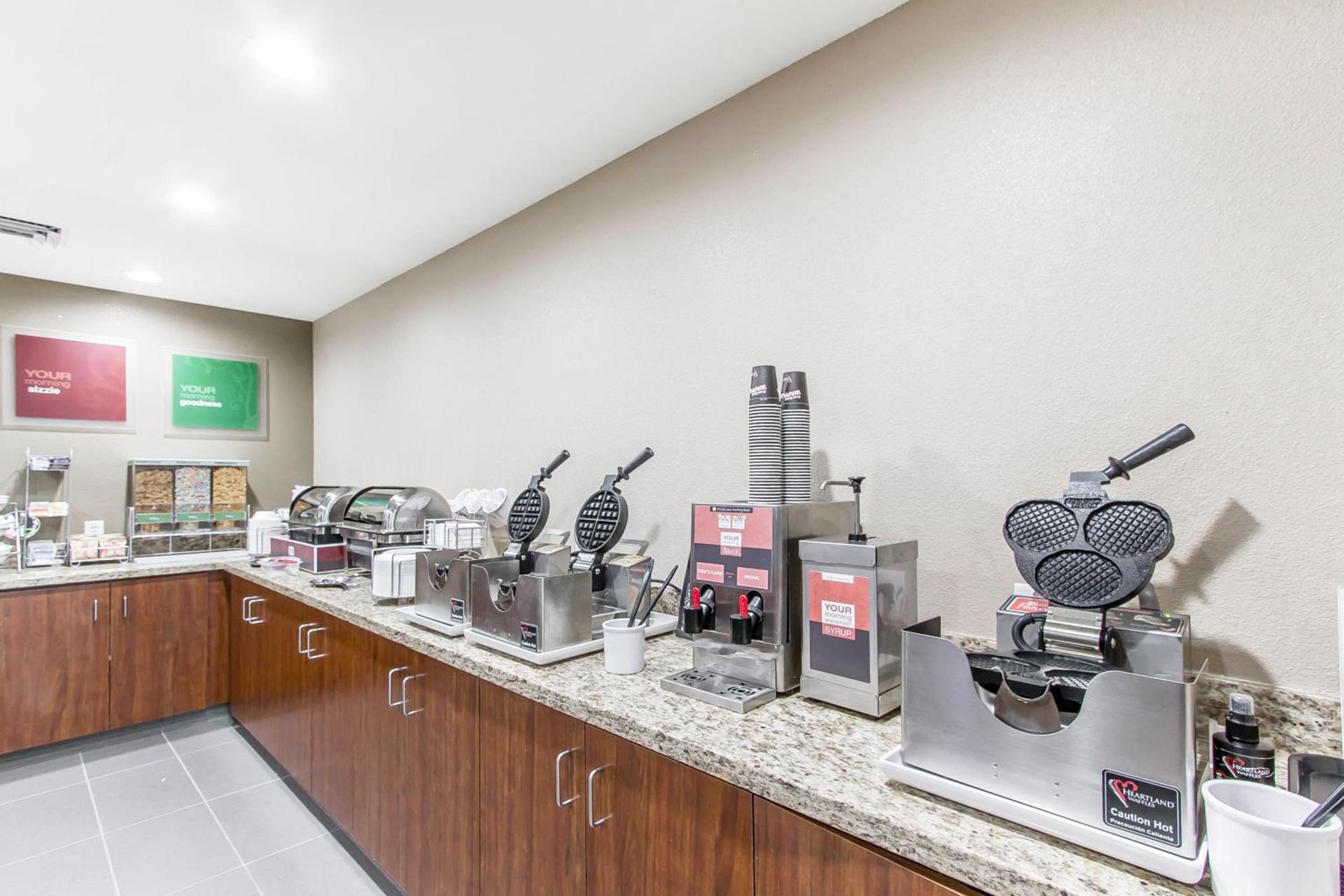 Comfort Suites West Omaha photo 17