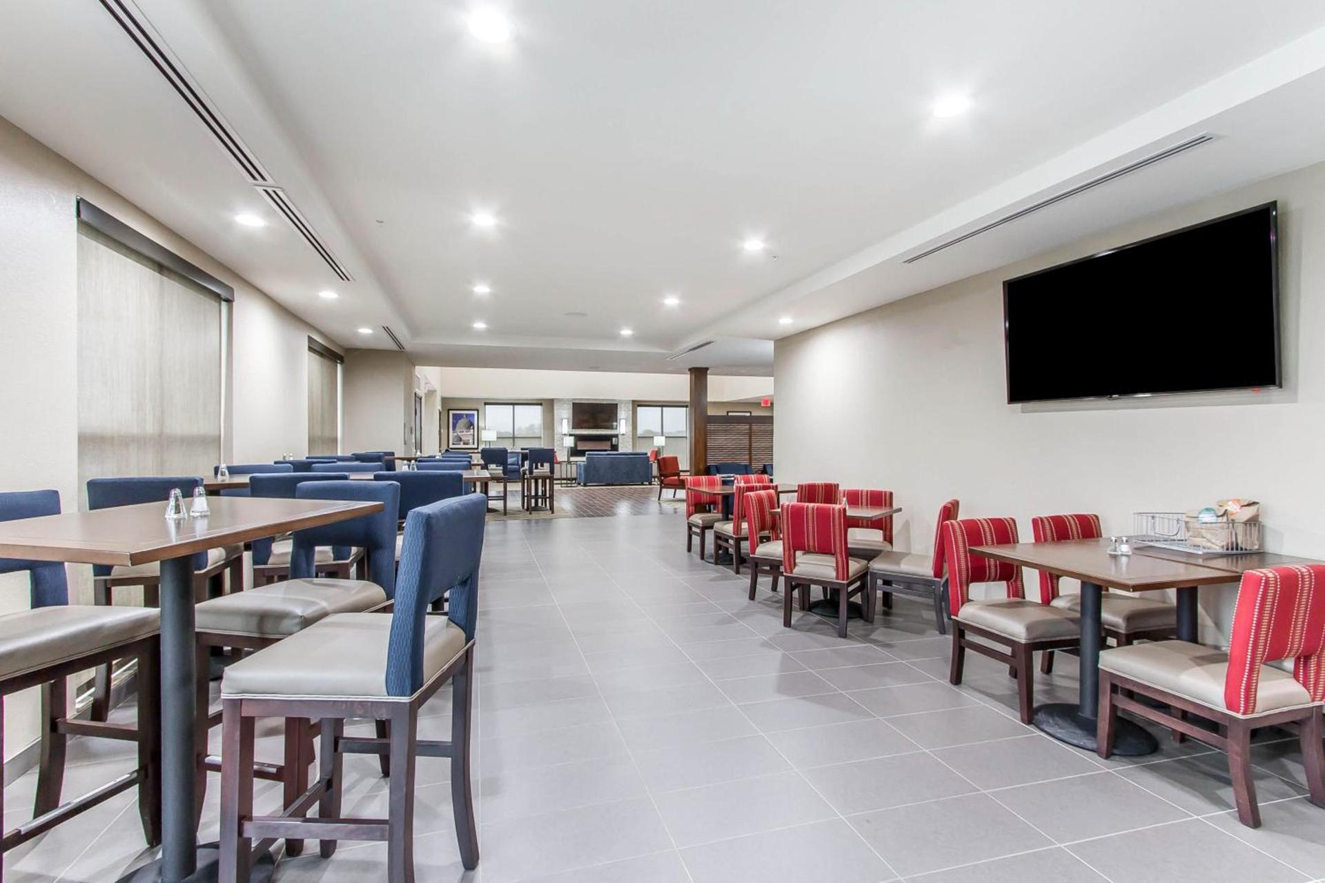 Comfort Suites West Omaha photo 21