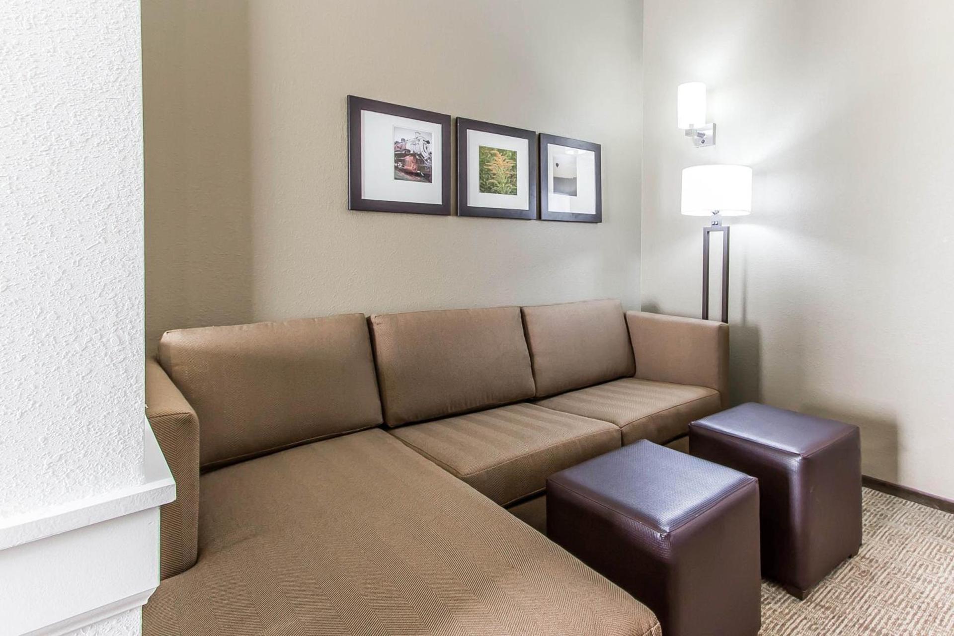 Comfort Suites West Omaha photo 27