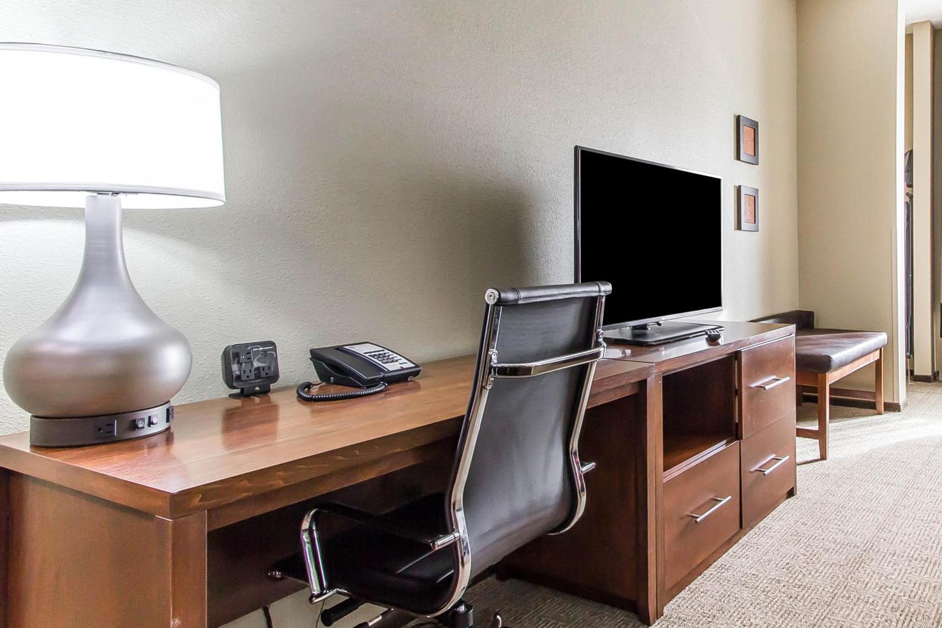Comfort Suites West Omaha photo 36