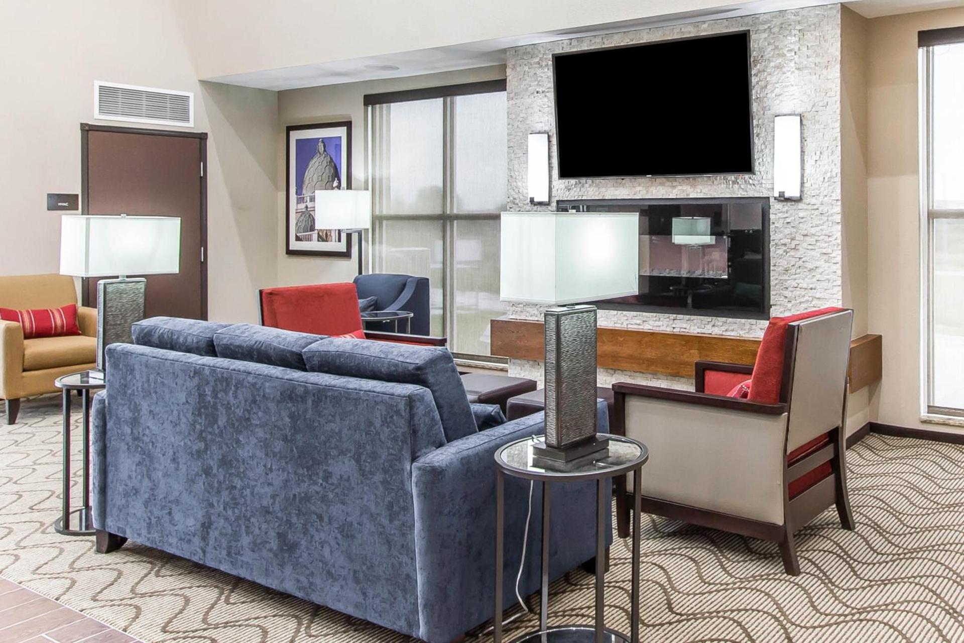 Comfort Suites West Omaha photo 42