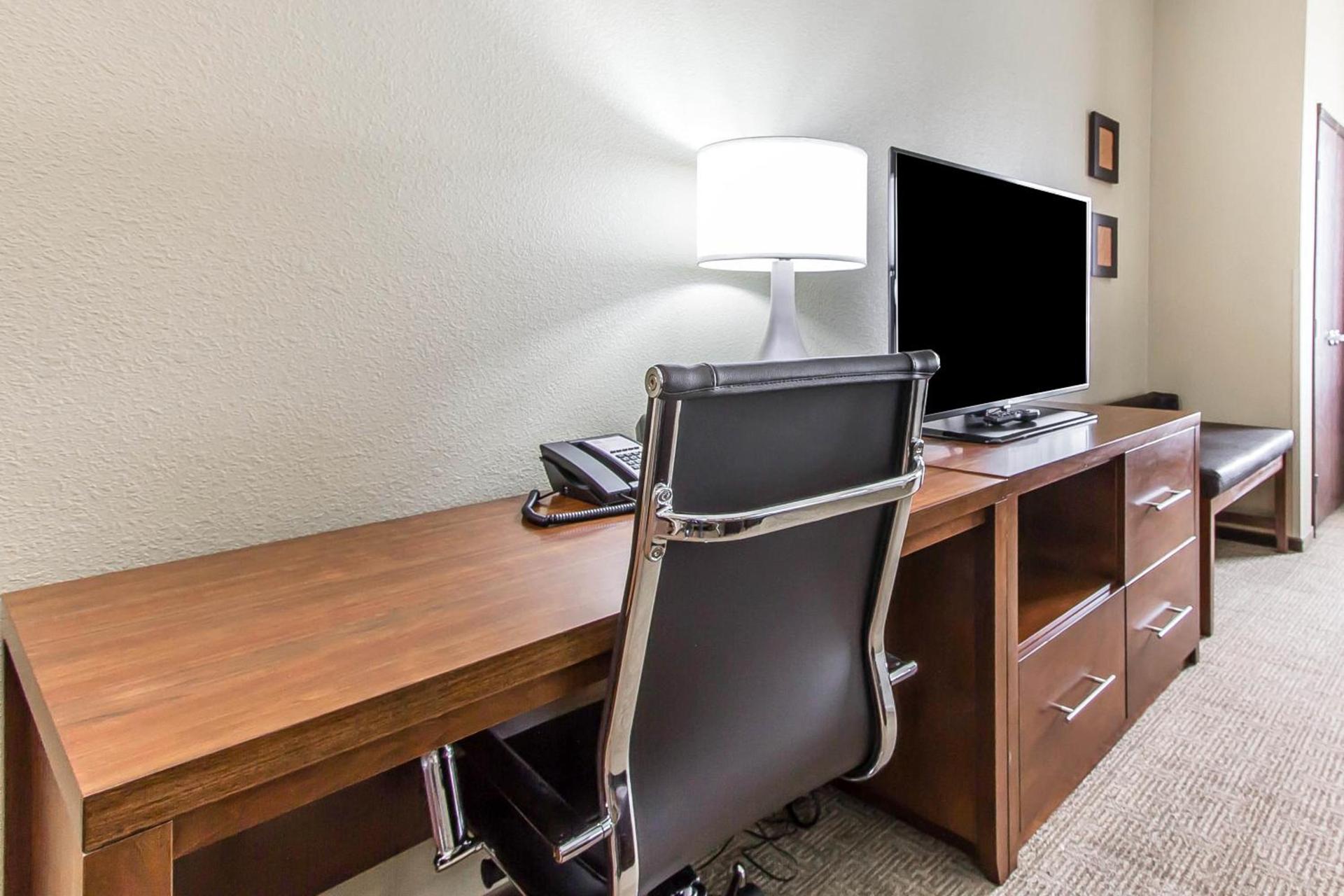 Comfort Suites West Omaha photo 44