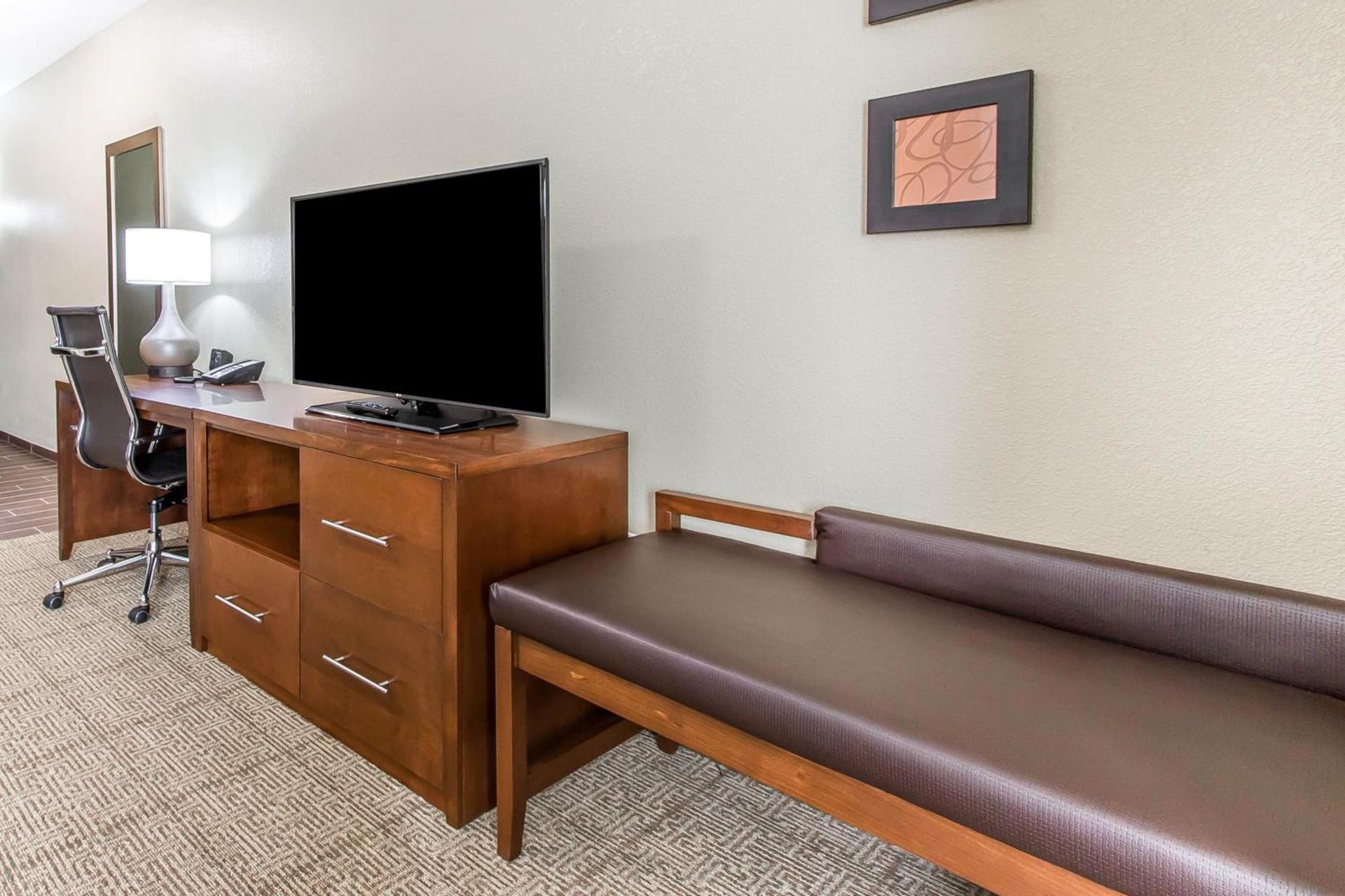 Comfort Suites West Omaha photo 46