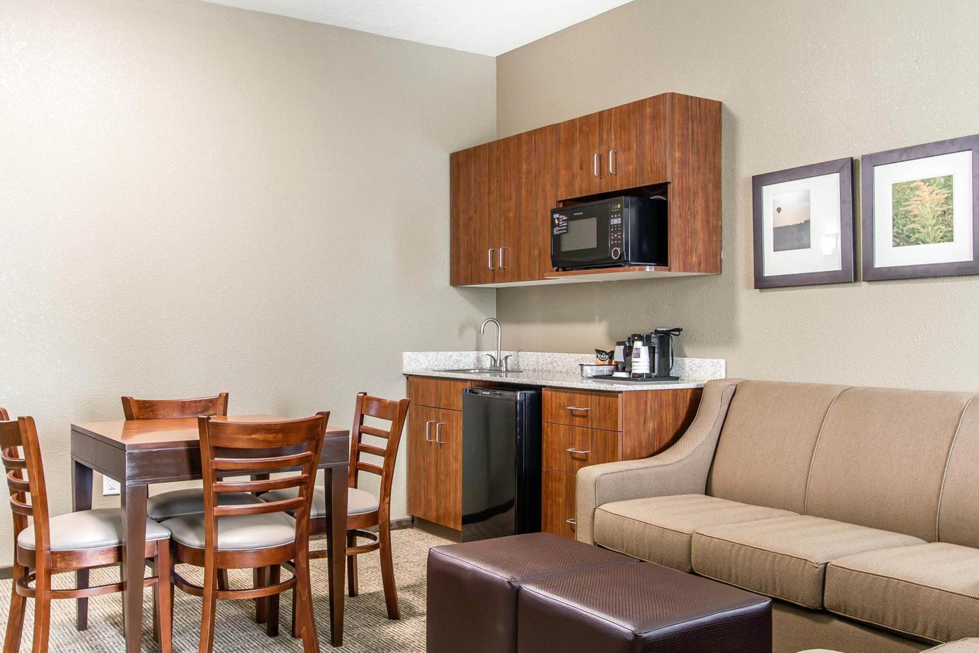 Comfort Suites West Omaha photo 50