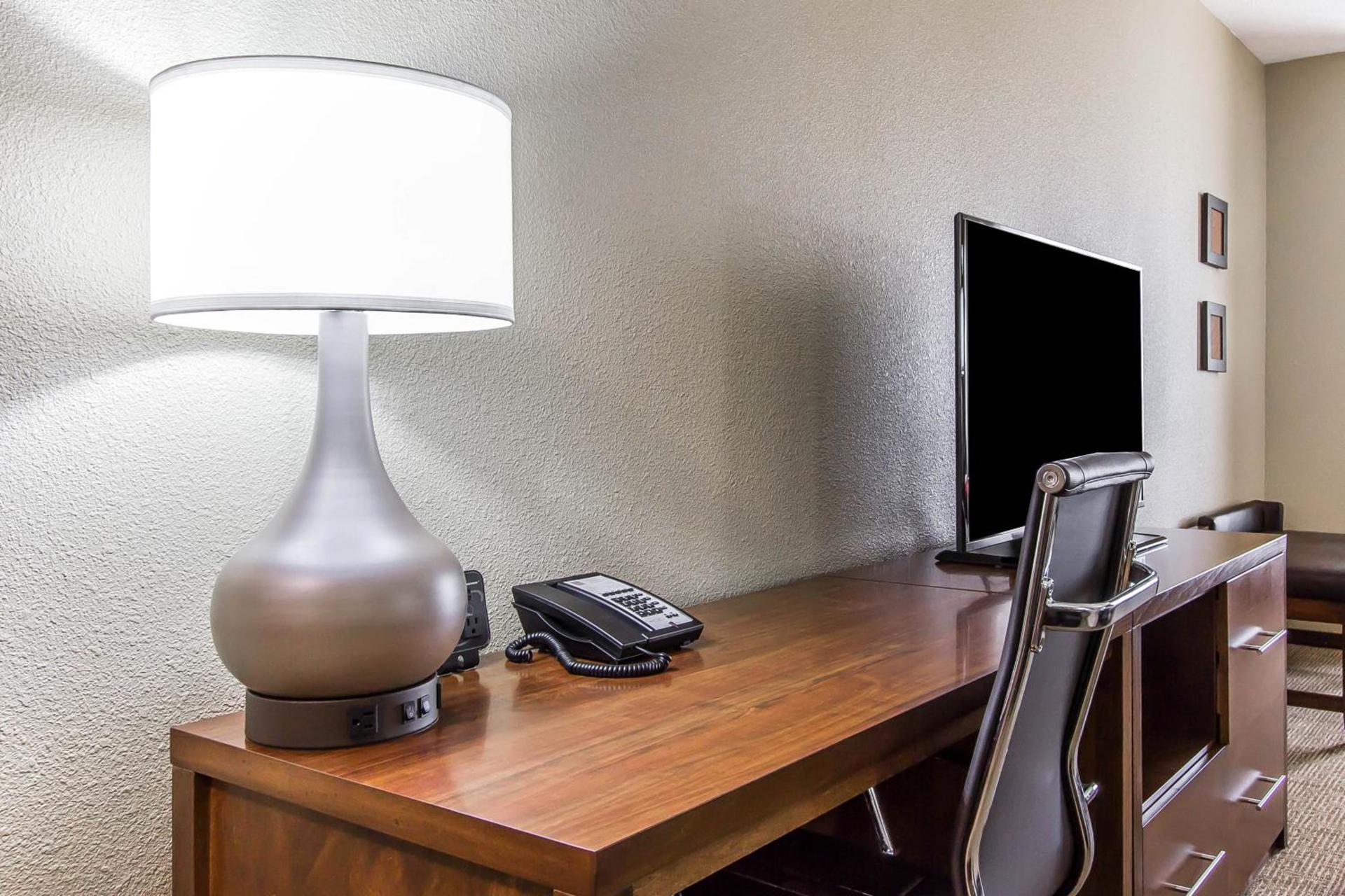 Comfort Suites West Omaha photo 55