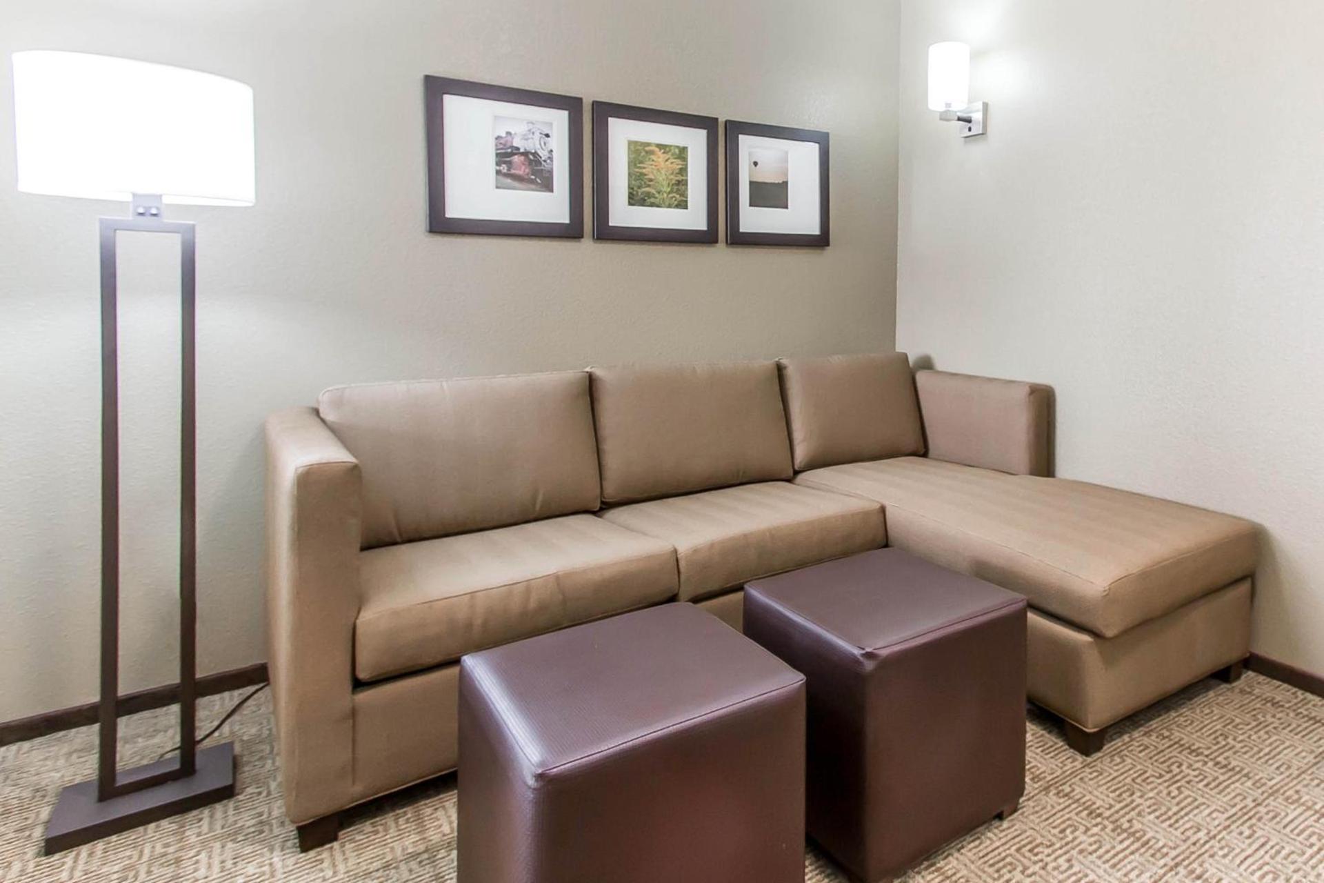 Comfort Suites West Omaha photo 58