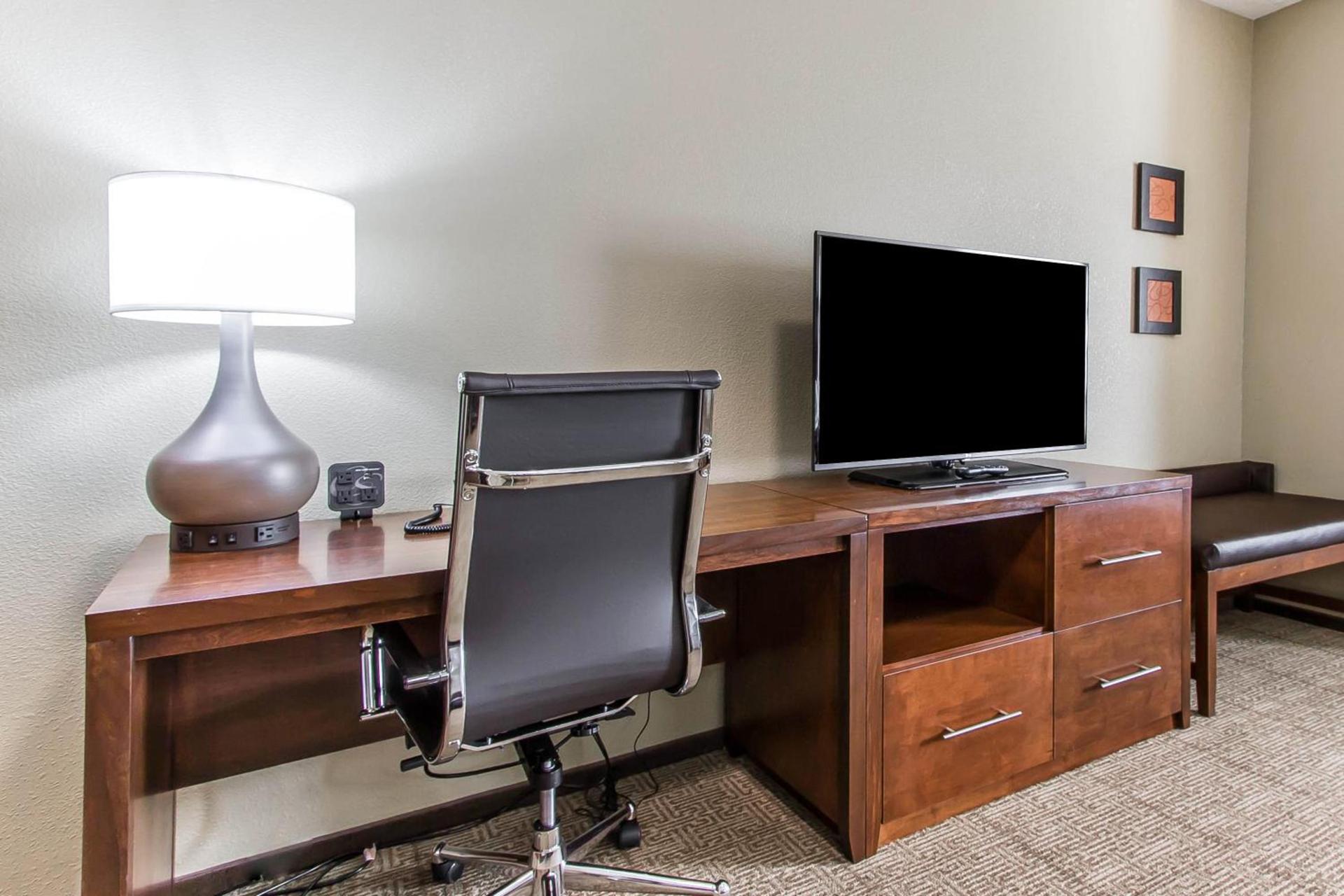 Comfort Suites West Omaha photo 59