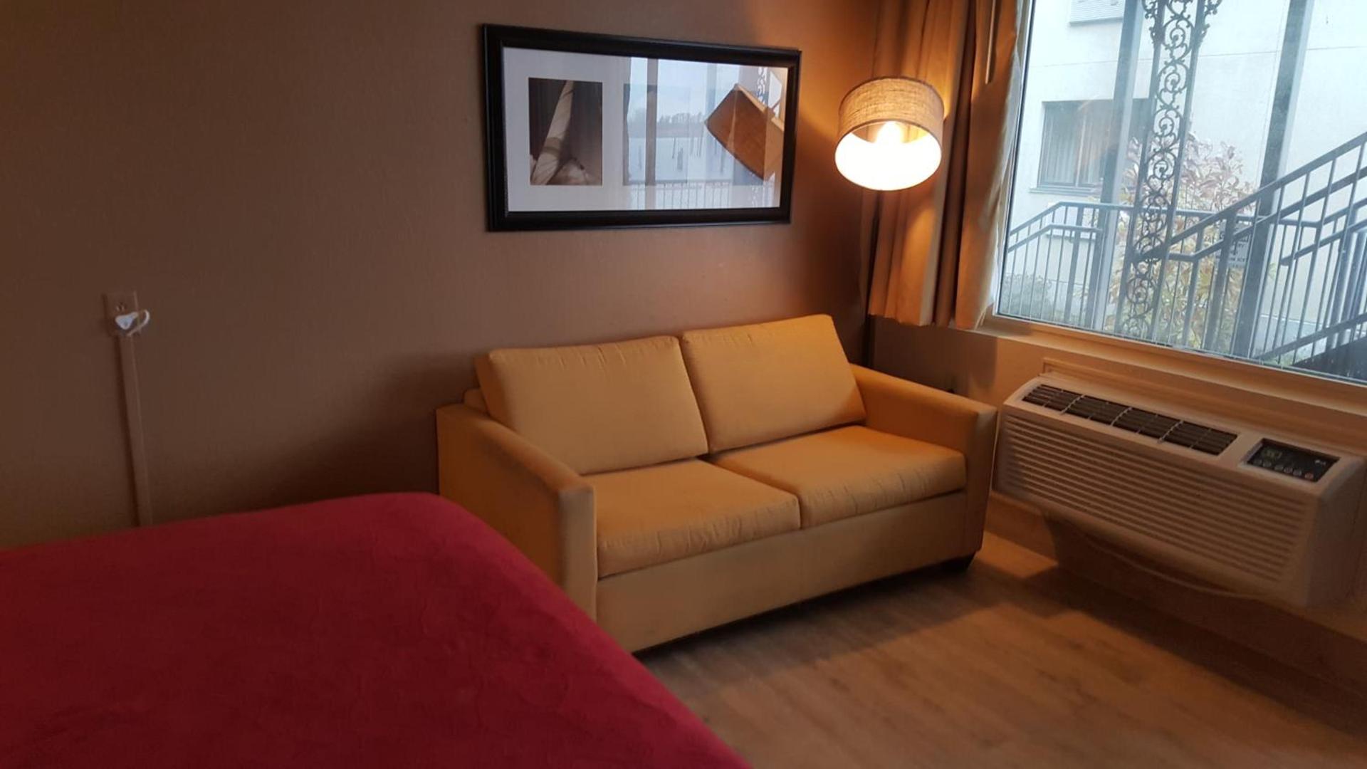 Waterfront Inn PHL Airport photo 9