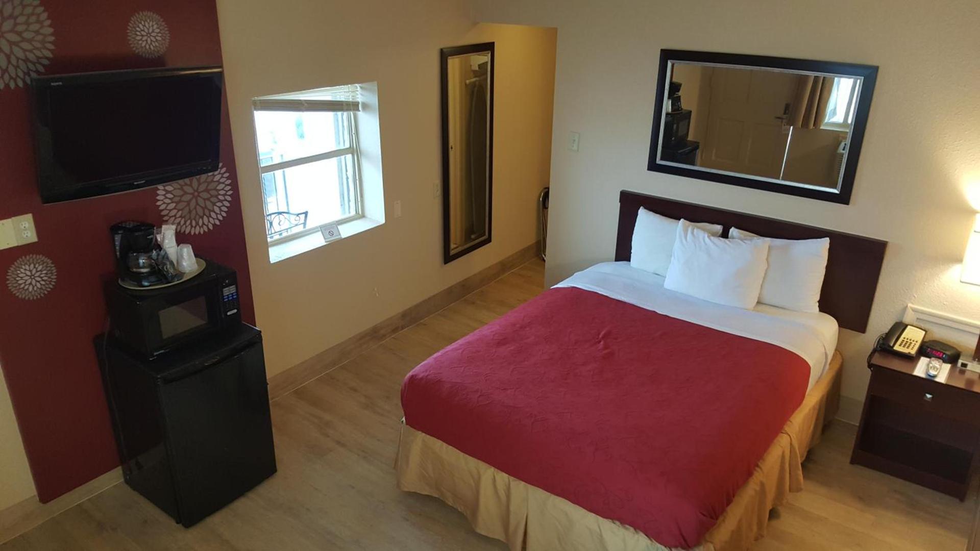Waterfront Inn PHL Airport photo 18