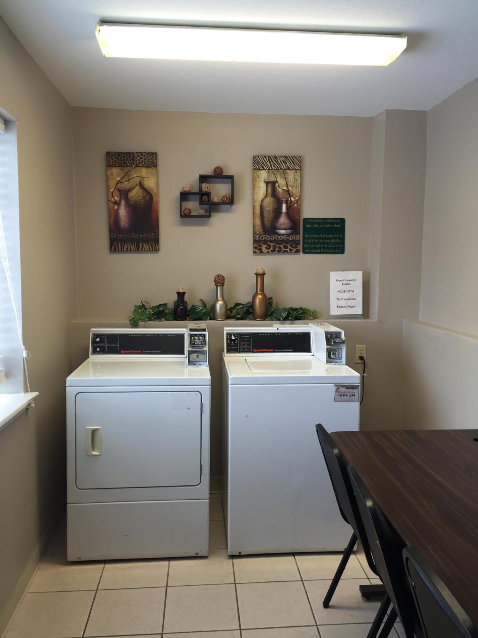 Guesthouse Inn & Suites Lexington photo 50