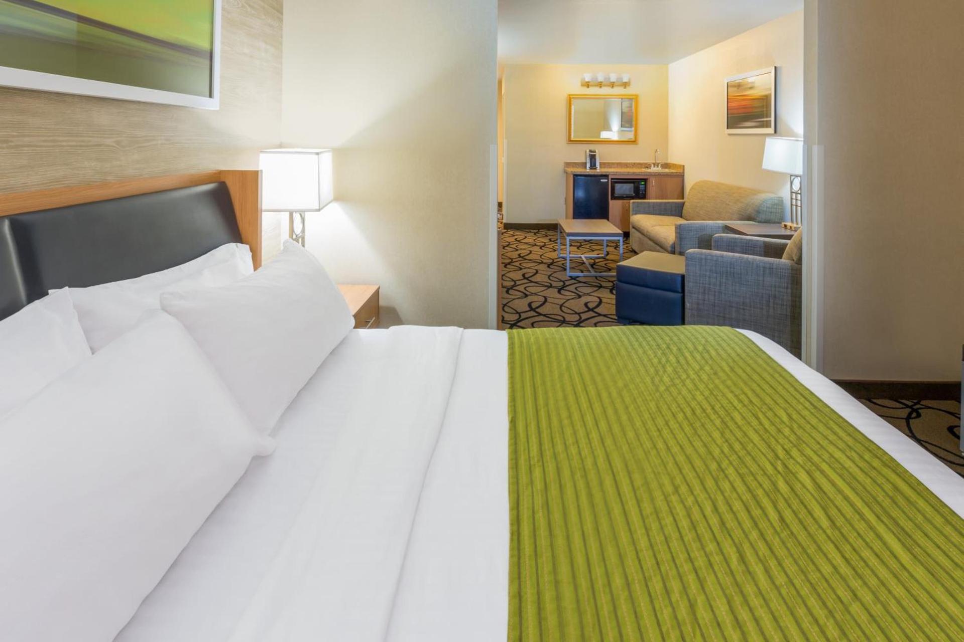 Holiday Inn Express Hotel and Suites - Henderson by IHG photo 7