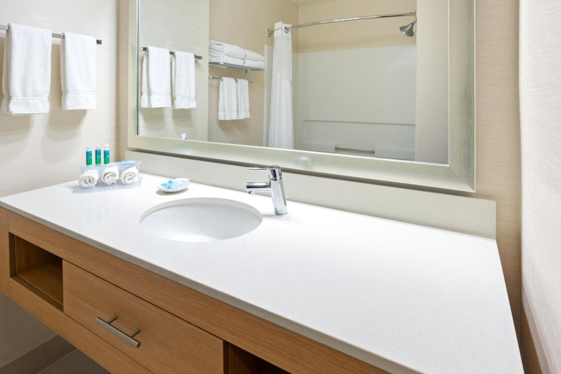 Holiday Inn Express Hotel and Suites - Henderson by IHG photo 10