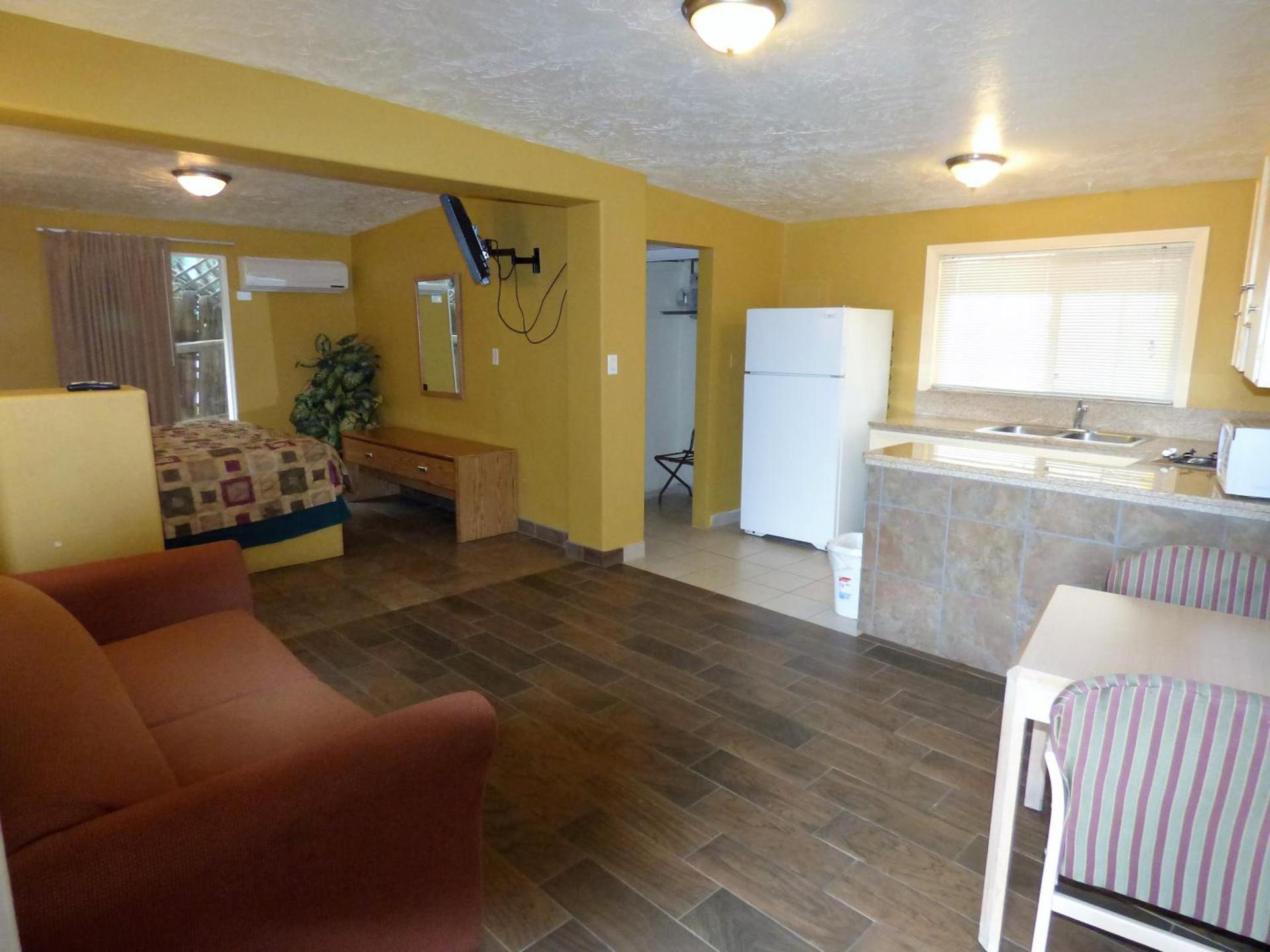 Sands Motel photo 11