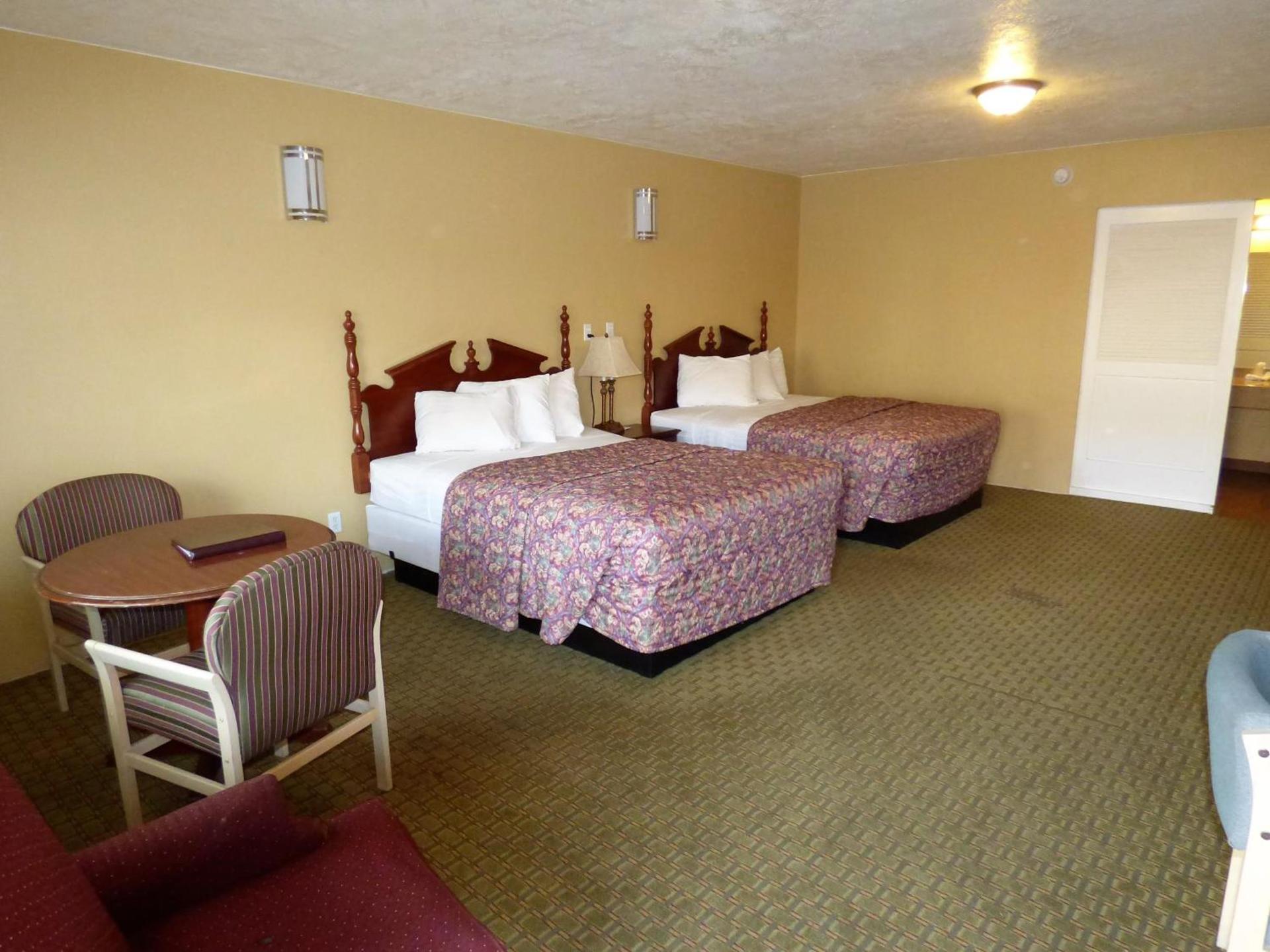 Economy Inn & Suites photo 4