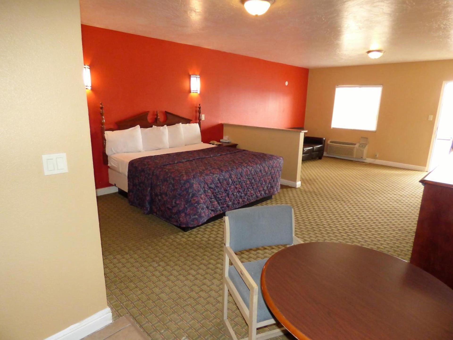 Economy Inn & Suites photo 3