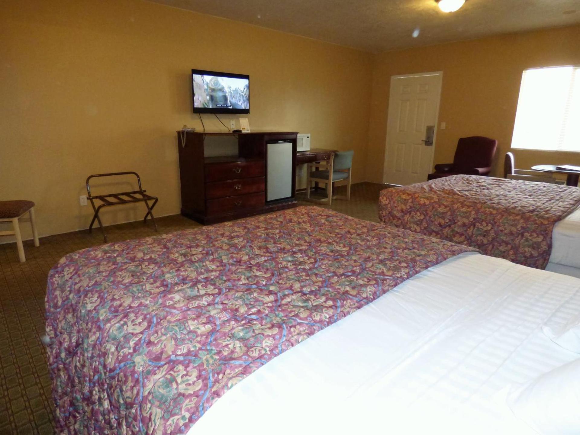 Economy Inn & Suites photo 2