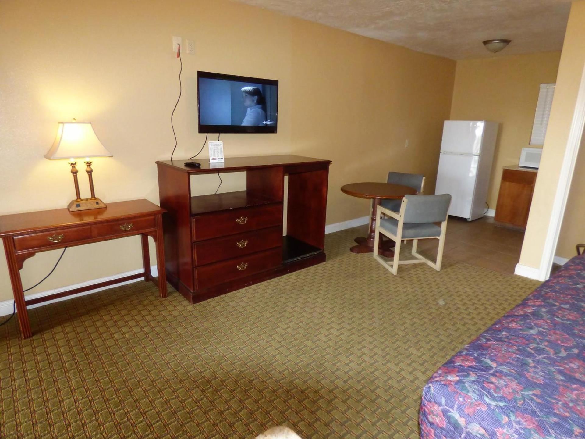 Economy Inn & Suites photo 5