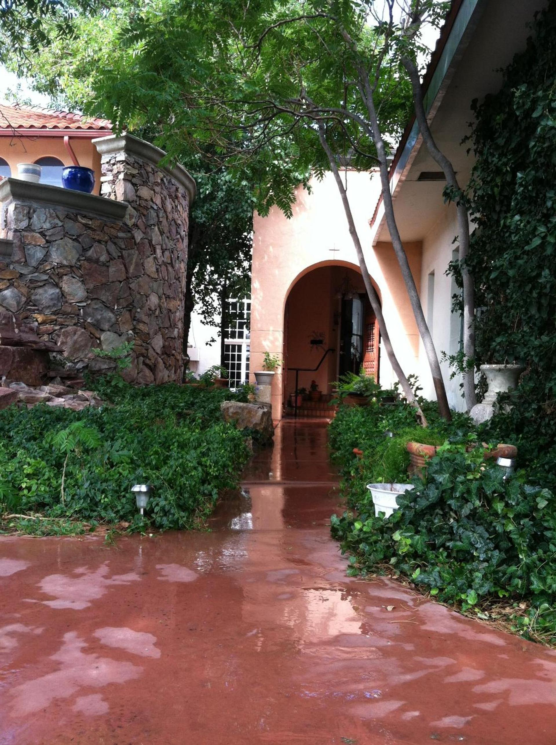 Lundeen Inn of the Arts photo 3