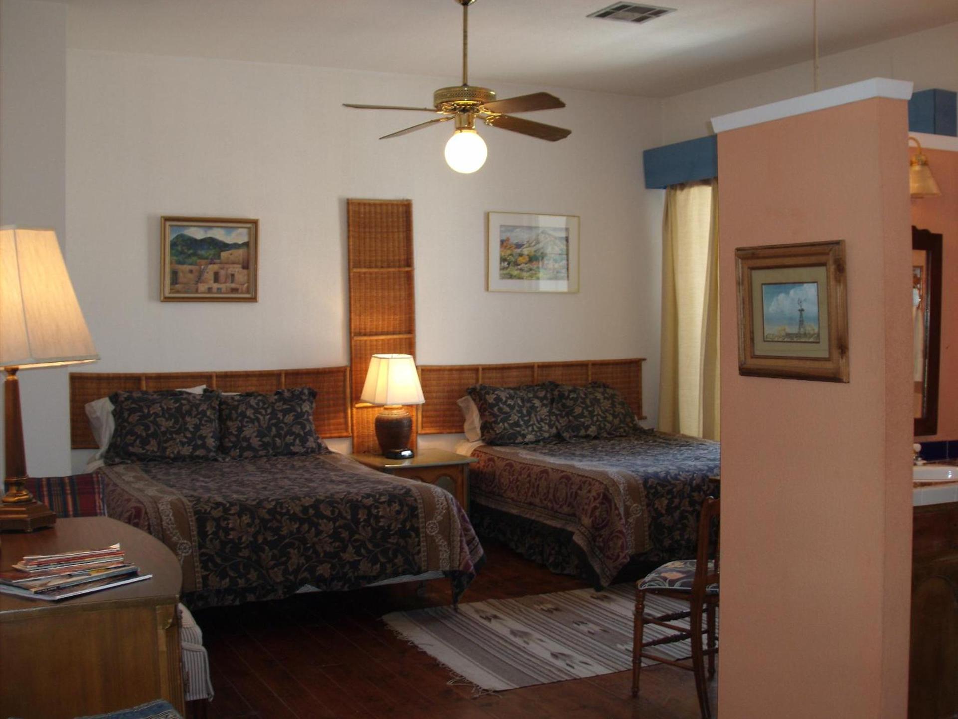 Lundeen Inn of the Arts photo 6